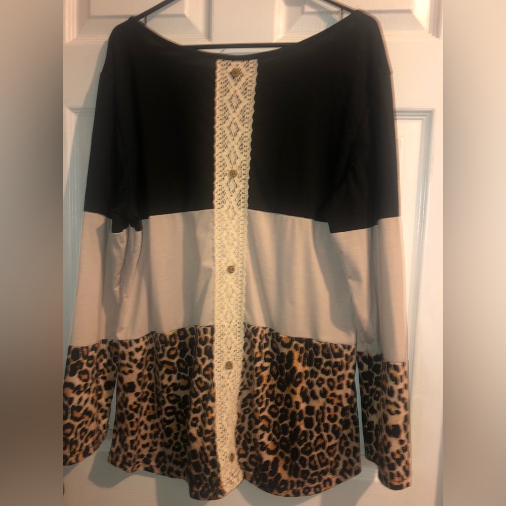 Animal print,lightweight sweatshirt type shirt, XL,  colorblock, multi-media EUC - Picture 2 of 4